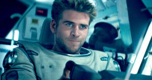 independence-day-hemsworth-ship